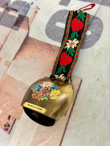 Monschau Eifel koebel, vintage geborduurde hanger Duits bel beschikbaar voor biedingen