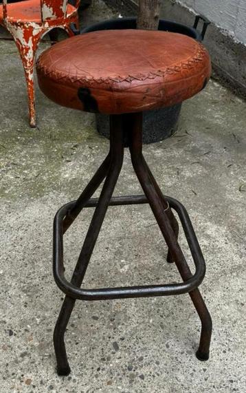 4 vintage krukken  beschikbaar voor biedingen