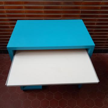 Bureau d'enfant bleu avec planche blanche extrahible  disponible aux enchères