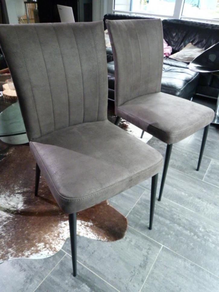 2 nieuwe stoelen in grijze alcantara, Huis en Inrichting, Stoelen, Zwart, Ophalen