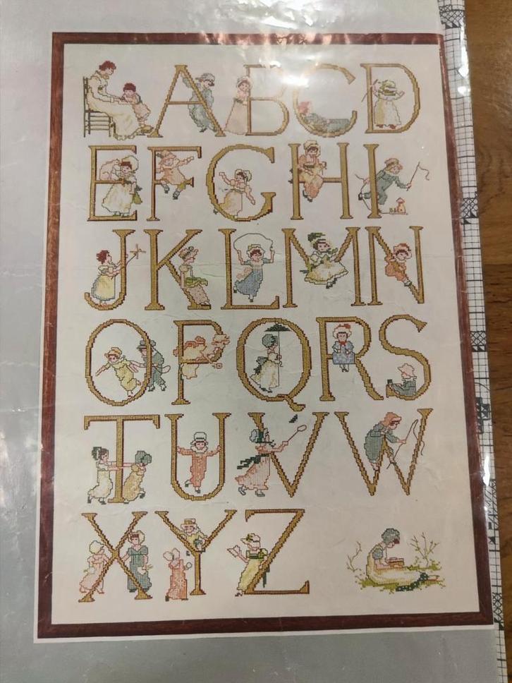 65 boekjes met kruisjessteek, DMC borduurgaren en -stoffen., Hobby en Vrije tijd, Borduren en Borduurmachines, Handborduren, Ophalen