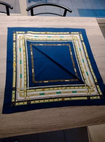 Sjaal 15 beschikbaar voor biedingen