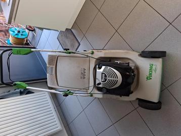 Grasmaaier met nieuwe motor. beschikbaar voor biedingen