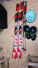 Skiset: Ski's + botten + stokken + helm (10-12 jaar), Sport en Fitness, Skiën en Langlaufen, Ophalen, Gebruikt, 100 tot 140 cm