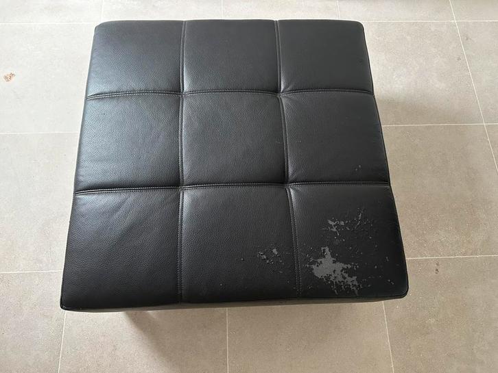 zwarte kunstleren poef, Maison & Meubles, Canapés | Repose-pieds & Poufs, Utilisé, 100 à 125 cm, 100 à 125 cm, Carré, Autres matériaux