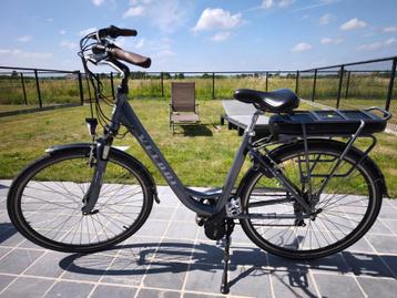 veloci elektrische damesfiets beschikbaar voor biedingen