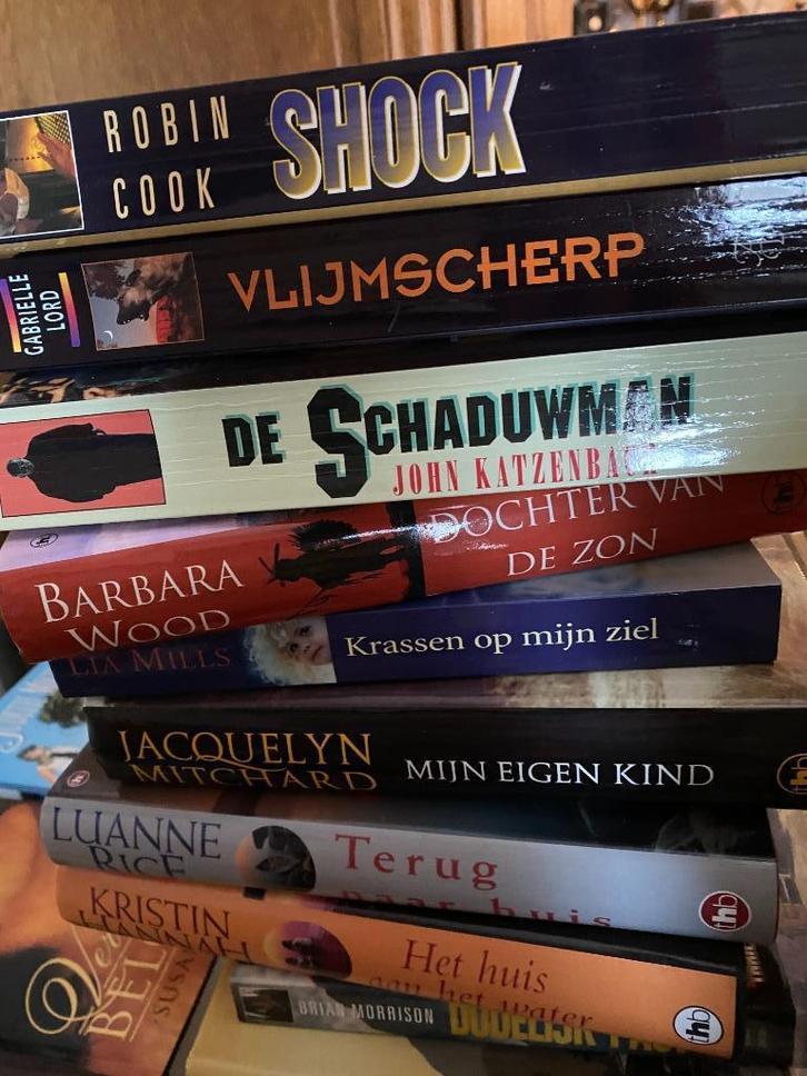 Boeken thrillers ..... 40 tal boeken, Boeken, Overige Boeken, Ophalen