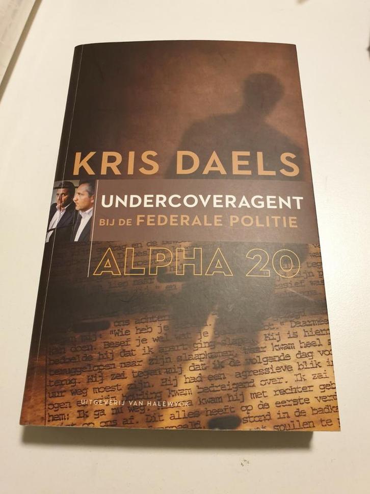 Kris Daels - Alpha 20 undercoveragent Federale GESIGNEERD, Livres, Livres Autre, Comme neuf, Enlèvement ou Envoi