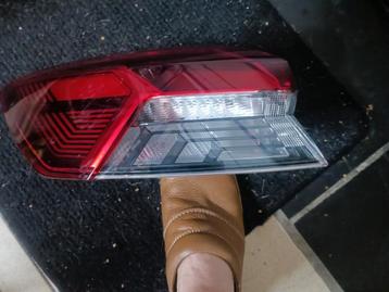 Audi Q4 achterlicht links e-tron beschikbaar voor biedingen