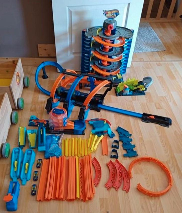 Circuits hotwheels et accessoires, Enfants & Bébés, Jouets | Circuits, Enlèvement