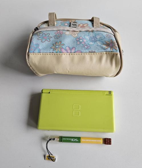 Nintendo DS lite zilver en/of groen, Games en Spelcomputers, Spelcomputers | Nintendo DS, DS Lite, Groen, Ophalen