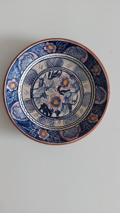Prachtig bordje van rode klei - S.P. Corval Portugal, Antiek en Kunst, Antiek | Keramiek en Aardewerk, Ophalen of Verzenden