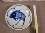 Porcelain blue and white koi fish bowl - China gesigneerd, Antiek en Kunst, Ophalen of Verzenden