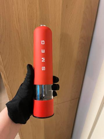 Elektrische SMEG molens voor peper en zout. beschikbaar voor biedingen