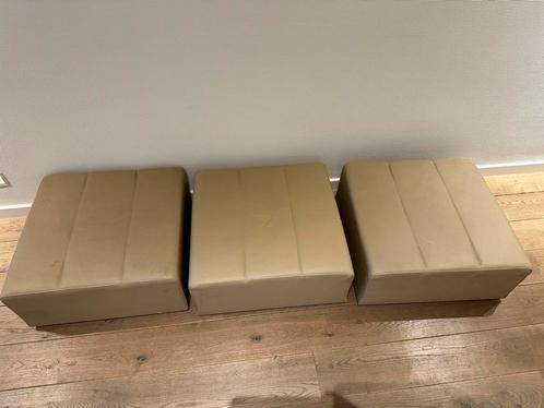 3 vierkanten leren poef in beige, Huis en Inrichting, Fauteuils, Gebruikt, Leer, 50 tot 75 cm, Minder dan 75 cm, Ophalen