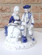 Statue vintage en porcelaine bleue et blanche d'un élégant c, Comme neuf, Humain, Enlèvement ou Envoi