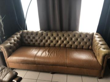 Canapé trois places Chesterfield beschikbaar voor biedingen