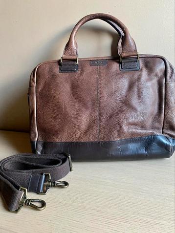 Laptoptas leder bruin beschikbaar voor biedingen