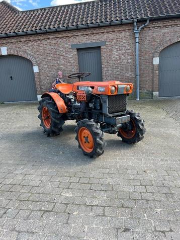 *** joli mini-tracteur Kubota B6000 4x4 16 CV compact et sol