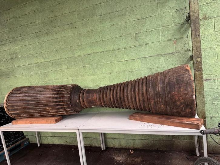 Monumentale handgesneden Afrikaanse tempeltrom, Antiek en Kunst, Kunst | Beelden en Houtsnijwerken, Ophalen