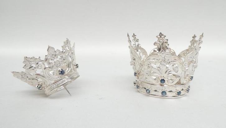 Twee zilveren kroontjes, o.a. één met 18 diamantjes, Antiek en Kunst, Antiek | Religieuze voorwerpen, Ophalen