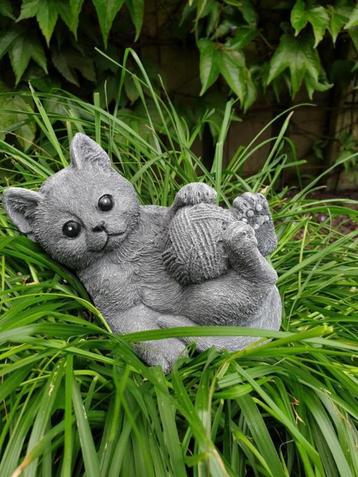 poes , tuinbeeld , kado beschikbaar voor biedingen