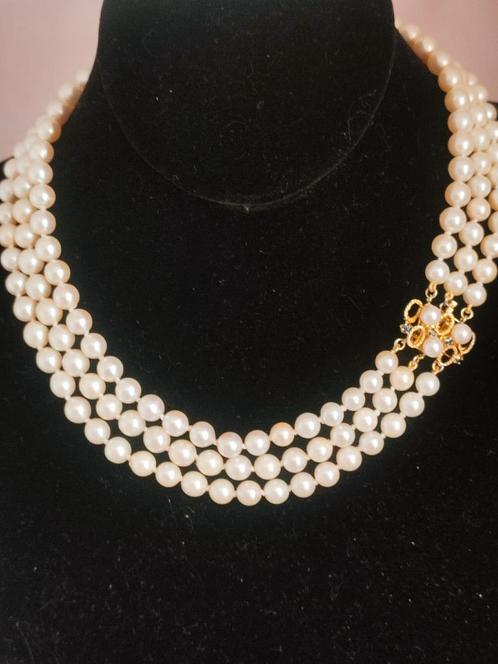 Akoya parels collier met gouden slot en saffieren, Handtassen en Accessoires, Kettingen, Zo goed als nieuw, Goud, Goud, Met edelsteen