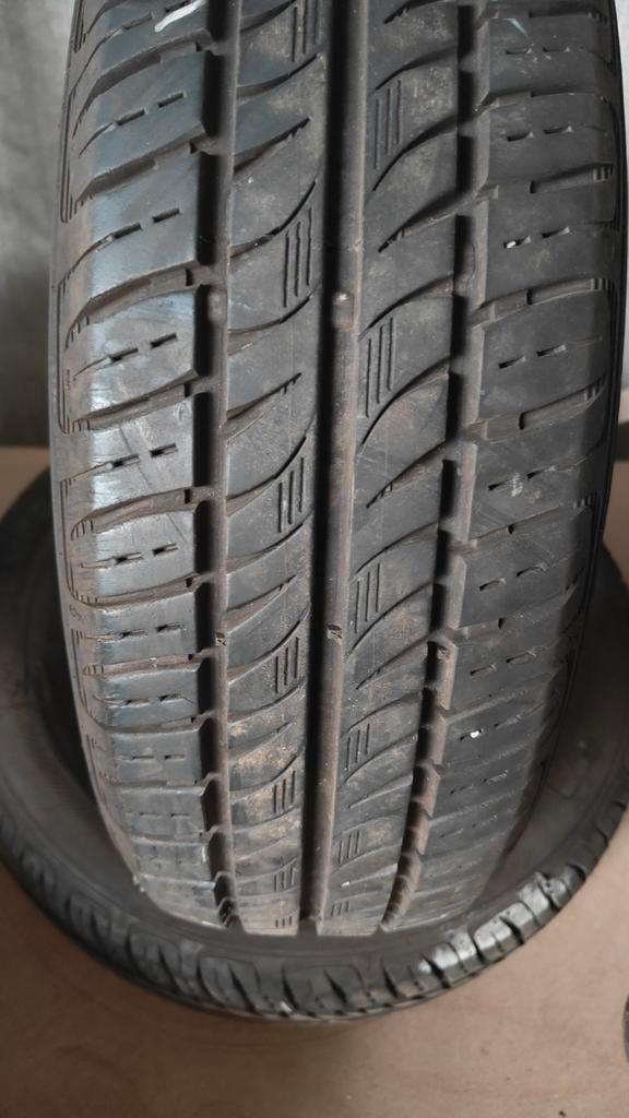 185/65r15 semperit 35€ chacun avec sièges 18555r15, Autos : Pièces & Accessoires, Commande, Enlèvement ou Envoi