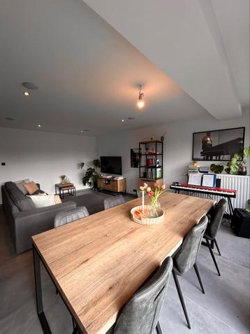 Meubelset + zetel beschikbaar voor biedingen