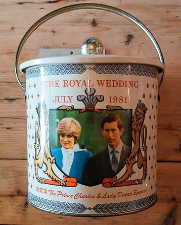 Prachtige vintage blikken doos huwelijk Charles en Diana beschikbaar voor biedingen