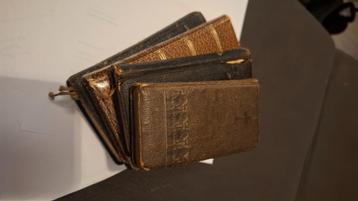 Kerk en gebedenboeken 4stuks beschikbaar voor biedingen
