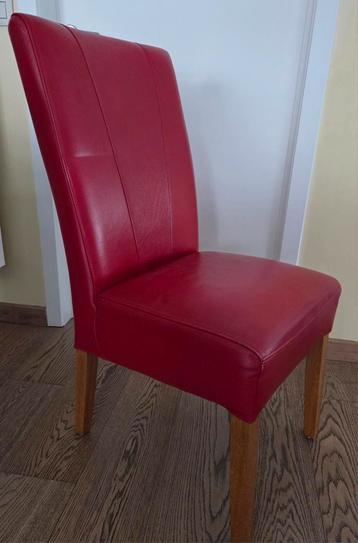 4 moderne stoelen beschikbaar voor biedingen