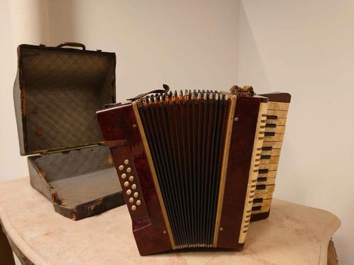 Piano-accordeon met koffer *ANTHIEK*, Muziek en Instrumenten, Accordeons, Zo goed als nieuw, Met koffer, Ophalen