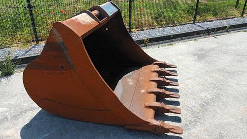 Volvo 1.65m wide Digging bucket 90mm pins, Articles professionnels, Machines & Construction | Pièces