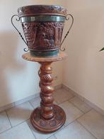 Sellette avec cache-pot en bois sculpté décor vigne., Ophalen