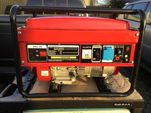 Stroomgroep / generator in nieuwstaat !, Doe-het-zelf en Bouw, Aggregaten, Zo goed als nieuw, Benzine, Minder dan 5 kVA, Ophalen