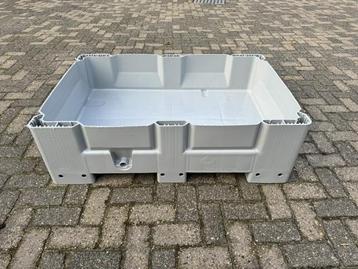 drinkbak, voerbak, puppybak, waterbak, kunststof palletbox beschikbaar voor biedingen