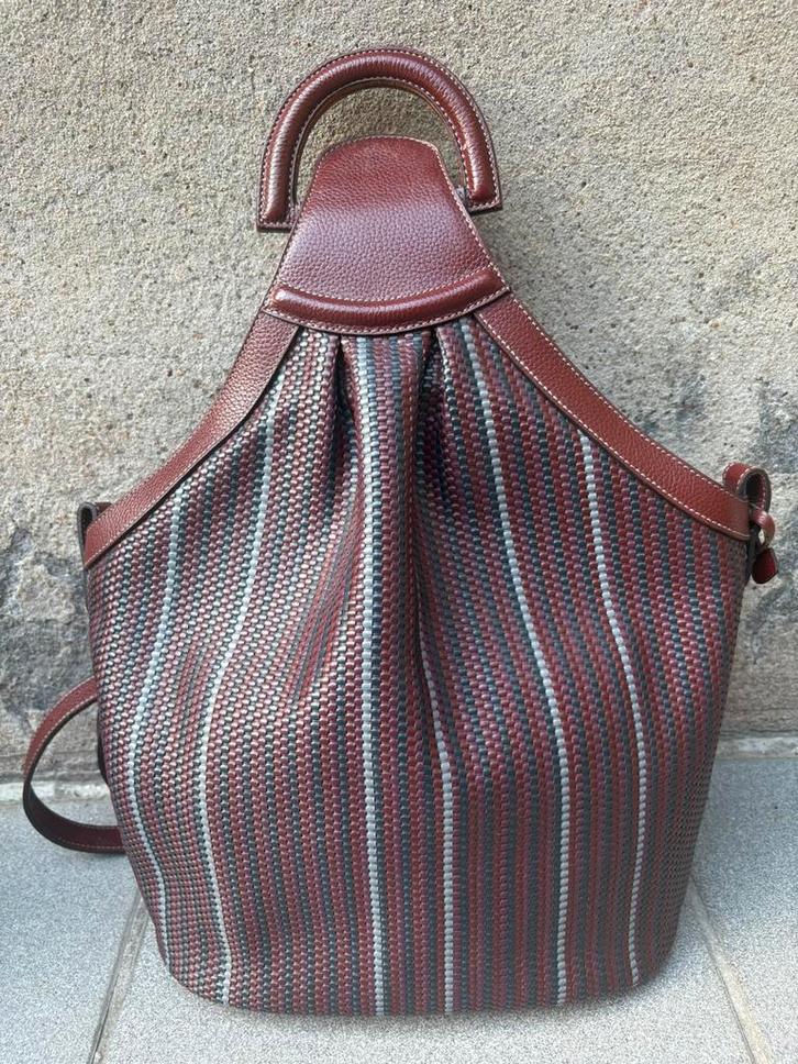 DELVAUX rugtas toile de cuir burgundy/grijs, Handtassen en Accessoires, Tassen | Damestassen, Zo goed als nieuw, Grijs, Ophalen of Verzenden