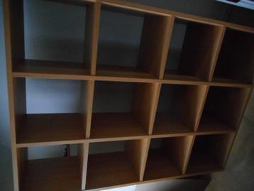 Kast in hout:open voor- en achterkant,lengte en breedte160cm beschikbaar voor biedingen