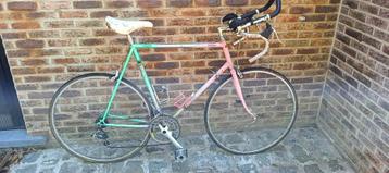 Vintage fiets beschikbaar voor biedingen