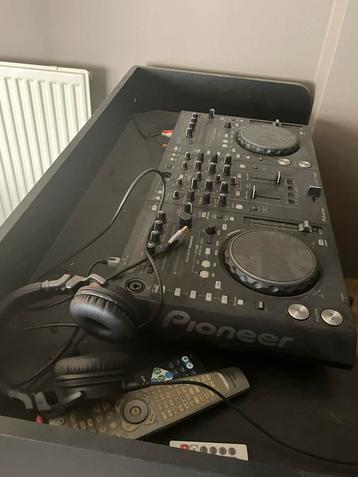 Pioneer ddj-s1 + DJ meubel/harman kardon versterker/speakers beschikbaar voor biedingen