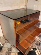 Glazen ladenkast, Ophalen