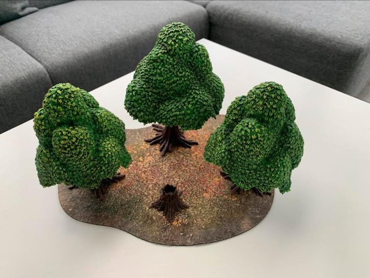 Diorama figurine D&D Monster Fight Club Verdant Forest, Hobby en Vrije tijd, Modelbouw | Figuren en Diorama's, Zo goed als nieuw