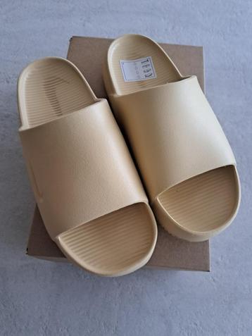 Nieuwe NIKE Calm Slide slippers maat 36.5 beschikbaar voor biedingen