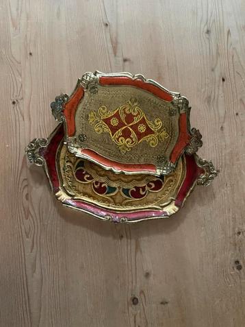 Antieke dienbladen - uniek en stijlvol beschikbaar voor biedingen