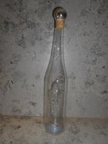 Belle bouteille avec une grappe de raisin, Enlèvement ou Envoi
