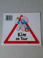 Autocollant Bébé Schtroumpf en voiture Kim, Collections, Schtroumpfs, Envoi, Comme neuf, Bébé Schtroumpf, Autres types