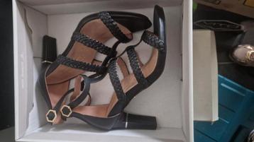 tamaris nieuw in de doos maat 40 beschikbaar voor biedingen