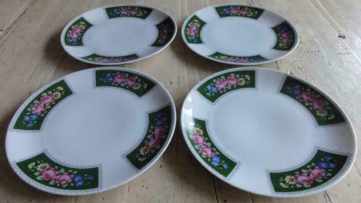 4 Vintage ontbijtbordjes met roze roosjes, Winterling, Huis en Inrichting, Keuken | Servies, Zo goed als nieuw, Bord(en), Overige stijlen