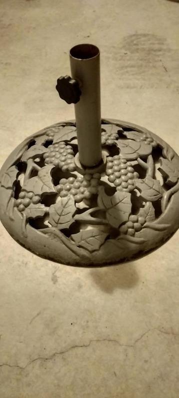 Pied de parasol en fonde (22kg)  beschikbaar voor biedingen